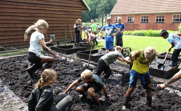 Baggelen ontaardt in modderbad